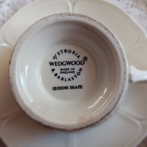 WEDGWOOD 8pc ETRURIA & BARLASTON Queens Shape 4Cups & 4Saucers made in ENGLAND - Picture 3 of 6